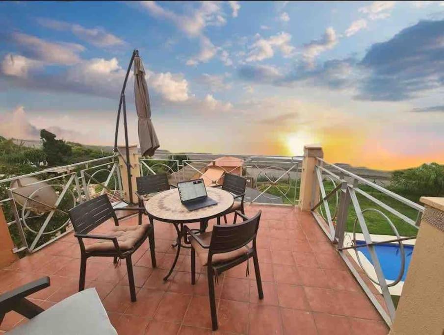 Exclusive Beachfront Penthouse Almayate Alto Luaran gambar