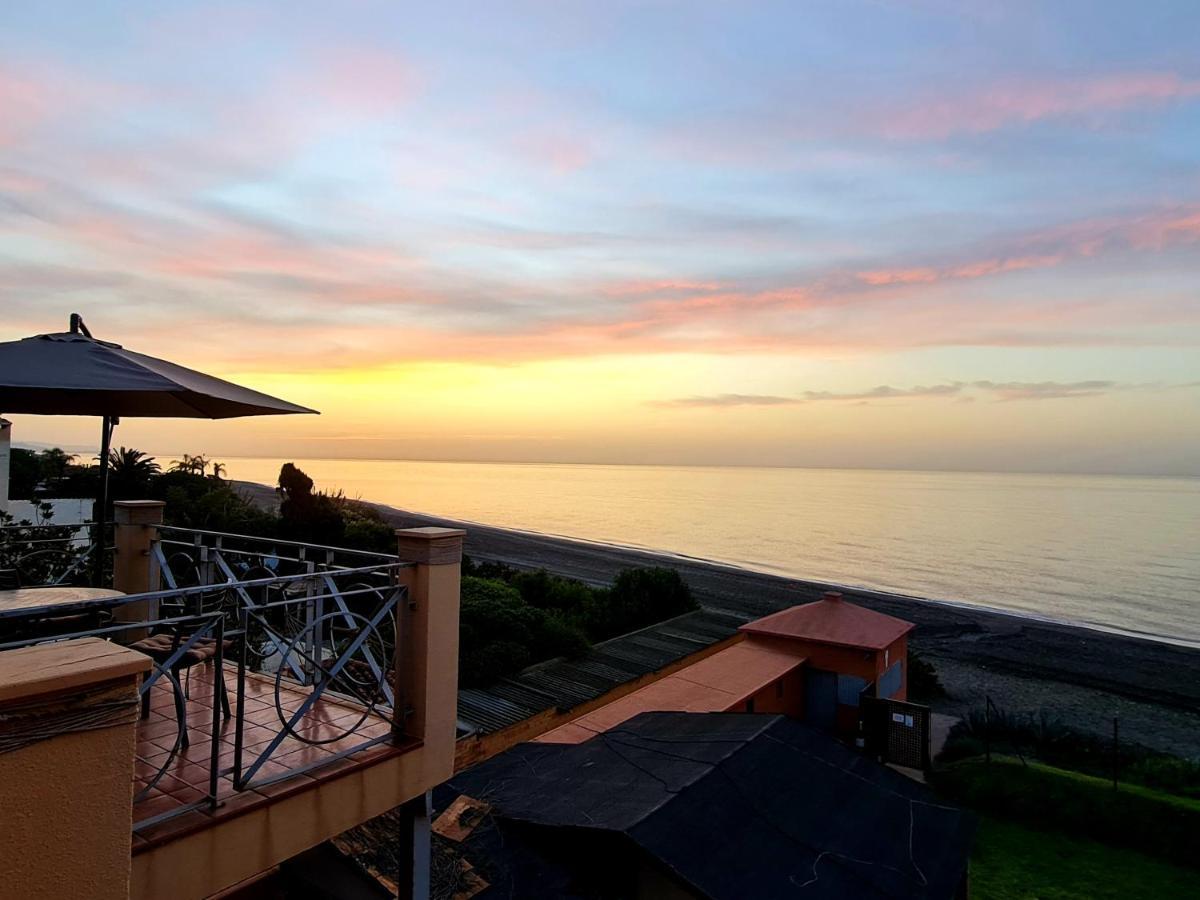 Exclusive Beachfront Penthouse Almayate Alto Luaran gambar