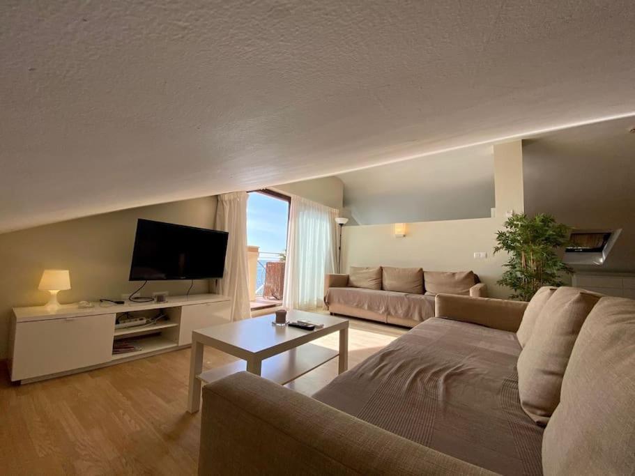 Exclusive Beachfront Penthouse Almayate Alto Luaran gambar