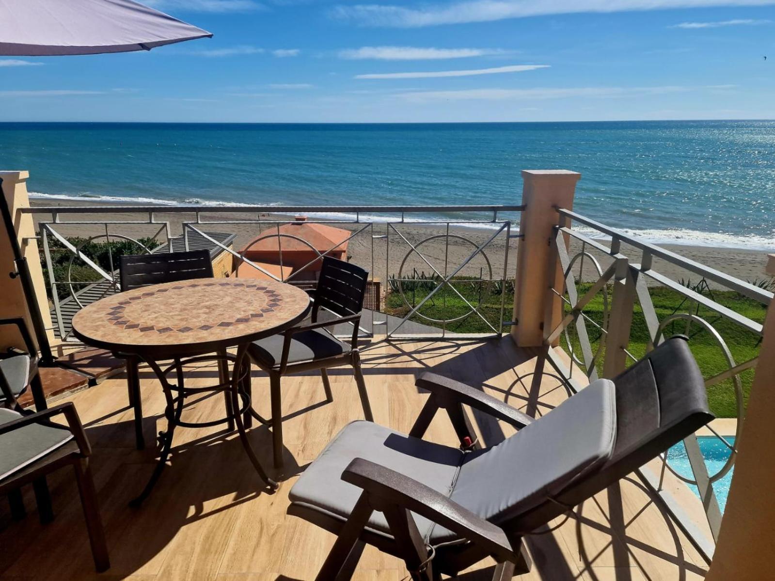 Exclusive Beachfront Penthouse Almayate Alto Luaran gambar